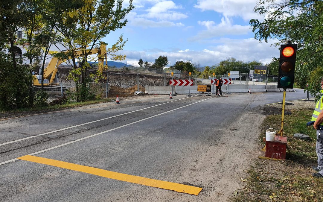 Közúti jelzőlámpa és gyalogosbiztonság a városban - orinionway.hu