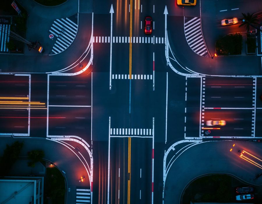 Forgalomtechnika – KRESZ táblák, burkolati jelek és oszlopok